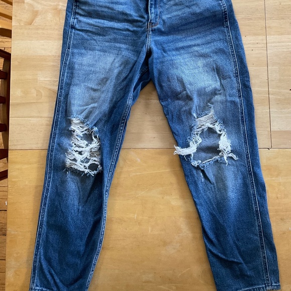 Hollister Mom Jean - Picture 2 of 5